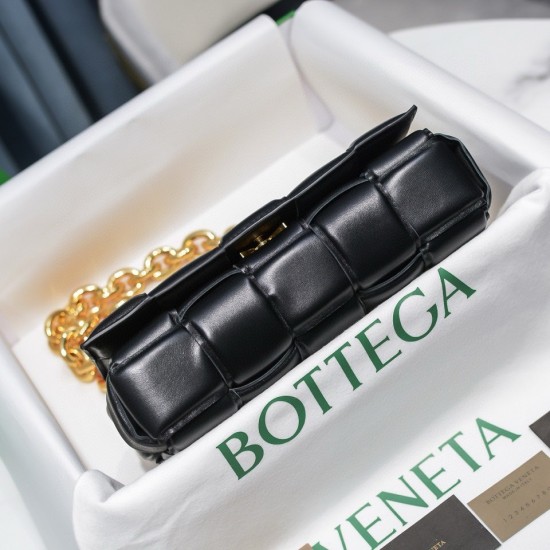 Bottega Veneta Chain Cassette 631421 Black