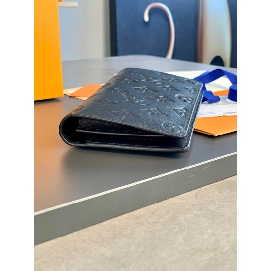 Louis Vuitton Brazza Wallet M62900