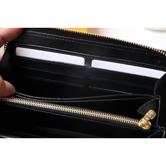 Louis Vuitton Zippy Wallet M82233